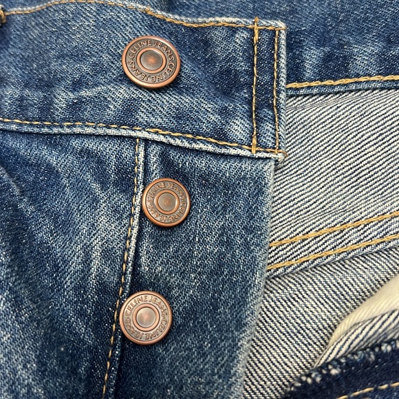CELINE WESLEY SHORTS IN UNION WASH DENIM
VINTAGE UNION WASH - Picture 5 of 11